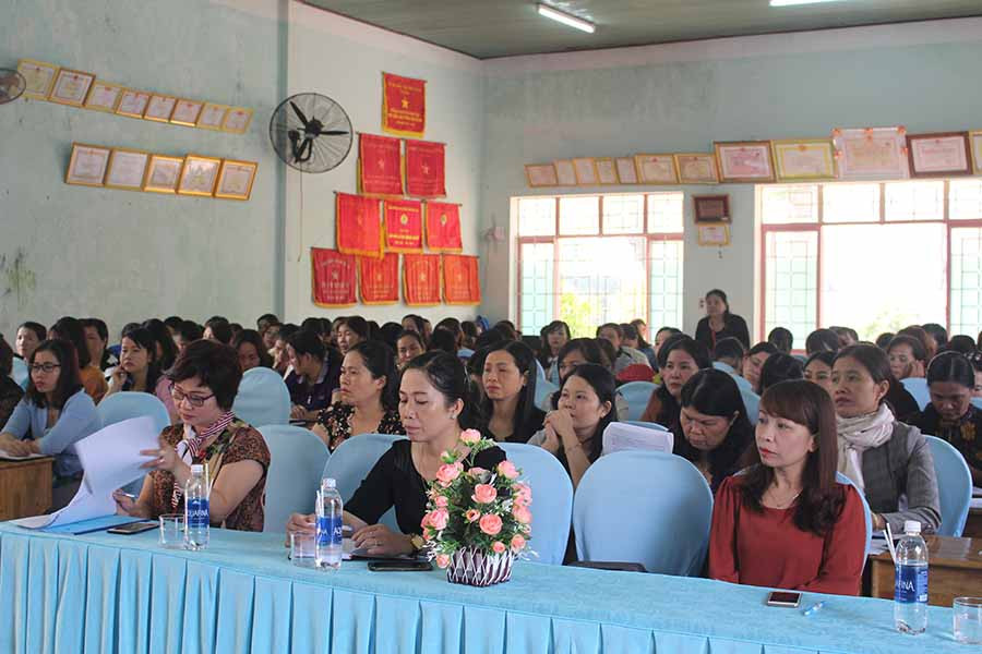  Các đại biểu tham gia khai mạc tập huấn tại Trường Mầm non Hoa Hồng. Ảnh: N.G