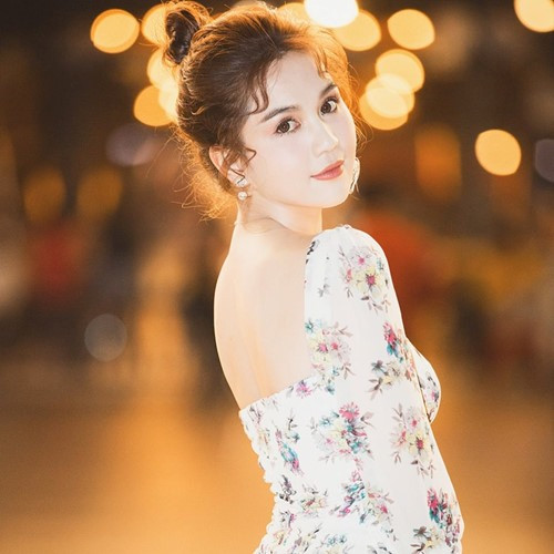  Nữ hoàng nội y Ngọc Trinh.