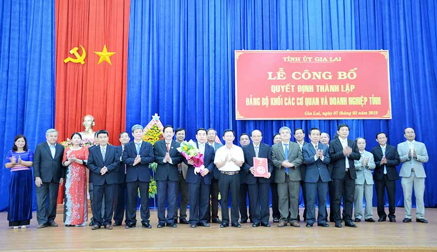 Ban Chấp hành Đảng ủy Khối các cơ quan và doanh nghiệp tỉnh gồm có 29 đồng chí. Ảnh: P.L Ban Chấp hành Đảng ủy Khối các cơ quan và doanh nghiệp tỉnh gồm co 29 đồng chí. Ảnh: PL