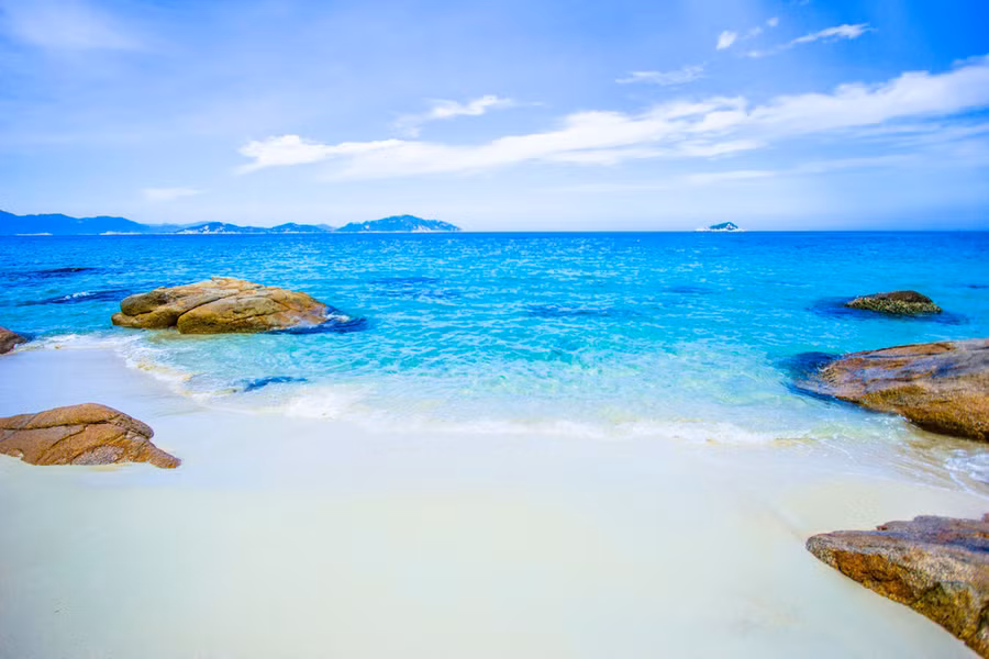  Biển xanh cát trắng ở bãi Cồn