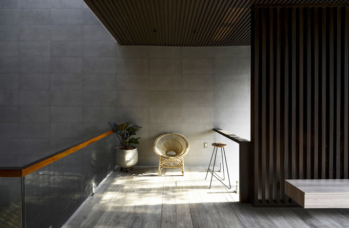 Chiếu nghỉ trở thành nơi thư giãn của gia chủ trước khi bước vào các phòng chức năng. Chiếu nghỉ trở thành nơi thư giãn của gia chủ trước khi bước vào các phòng chức năng.