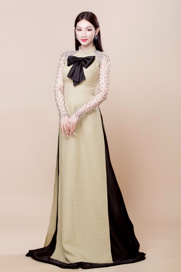 Áo dài đính nơ kiểu dáng truyền thống được gợi ý kết hợp chân váy cho những sự kiện trang trọng. Áo dài đính nơ kiểu dáng truyền thống được gợi ý kết hợp chân váy cho những sự kiện trang trọng.