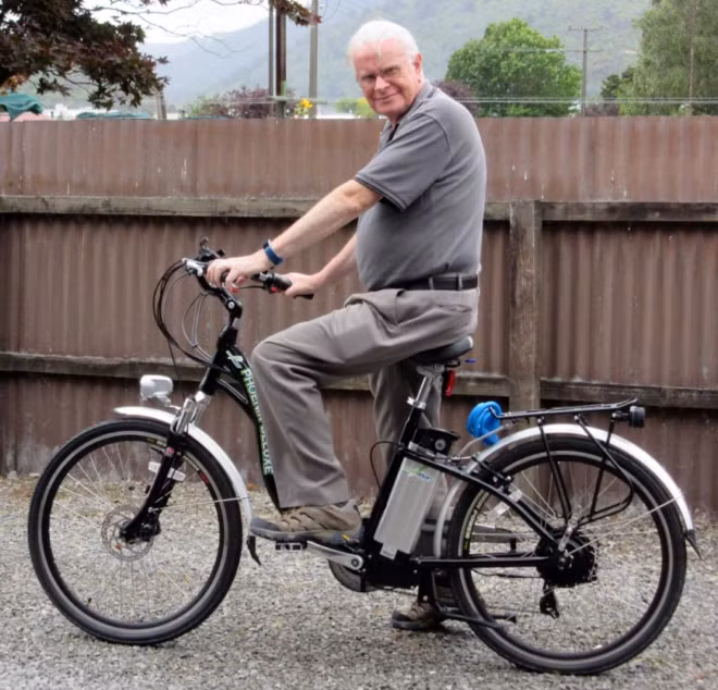 Chạy xe đạp điện giúp người cao tuổi cảm thấy tốt hơn về mặt tinh thần. Ảnh: Electric Bike Blog
