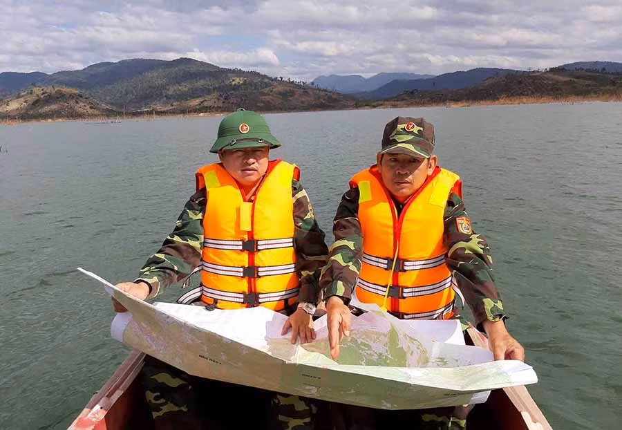 Các đơn vị tuần tra trên sông Sê San khu vực tiếp giáp. Ảnh: Vĩnh Hoàng