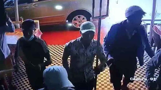  Hình ảnh từ camera ghi nhận vụ việc. 