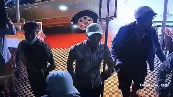  Hình ảnh từ camera ghi nhận vụ việc. 