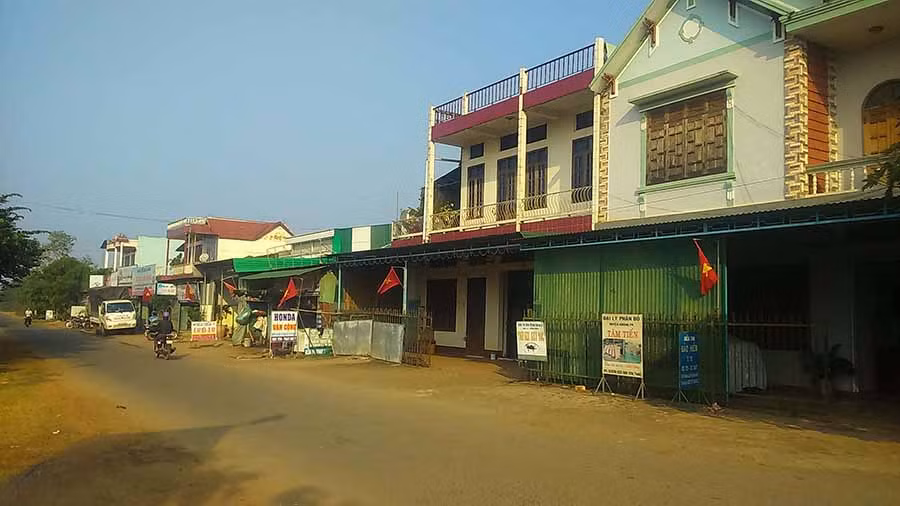 Dãy nhà được xây dựng trong “giai đoạn vàng” tại Công ty cà phê 706. Ảnh: N.T