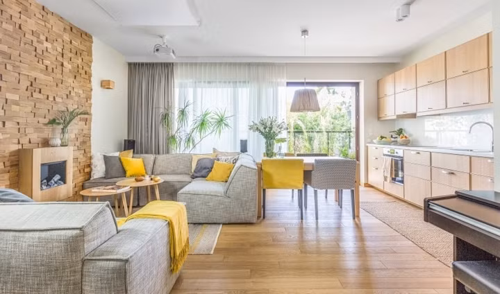  Toàn bộ ngôi nhà sử dụng rất nhiều gỗ thông, một vật liệu sẵn có ở địa phương.