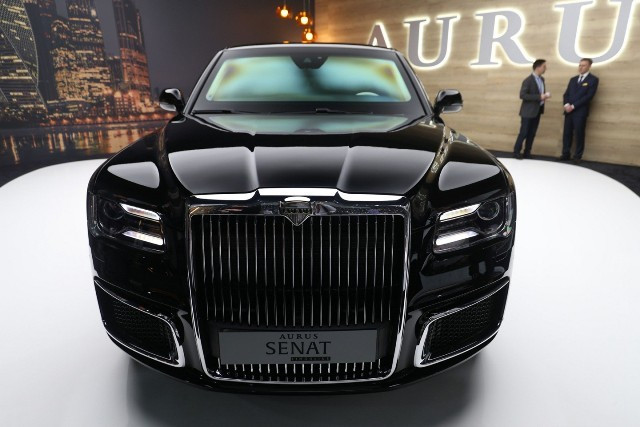 Phía trước Aurus Senat mang nhiều hơi hướng học tập từ Rolls-Royce