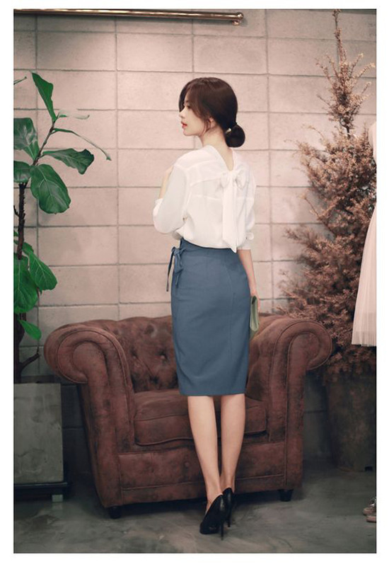 Những mẫu áo lụa mỏng, nhẹ và mềm mại sẽ khiến phái đẹp sẽ trở nên nhẹ nhõm hơn khi đến văn phòng vào mùa nắng. Những mẫu áo lụa mỏng, nhẹ và mềm mại sẽ khiến phái đẹp sẽ trở nên nhẹ nhõm hơn khi đến văn phòng vào mùa nắng.