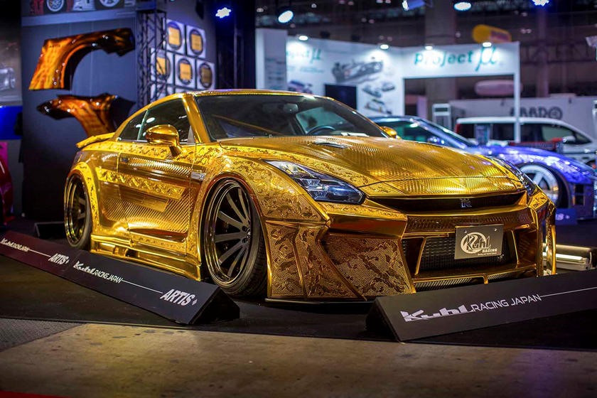 Mẫu xe Nissan GT-R được mạ vàng. 