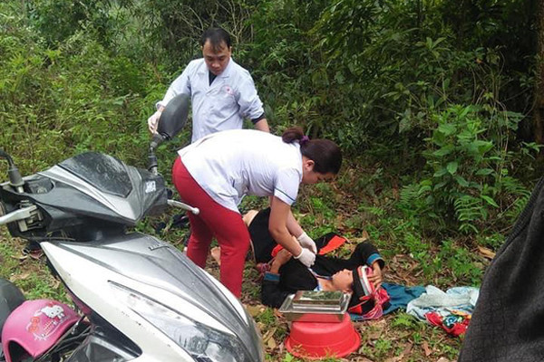 Thai phụ đẻ rơi ngay bìa rừng trên đường đến BV Thai phụ đẻ rơi ngay bìa rừng trên đường đến BV