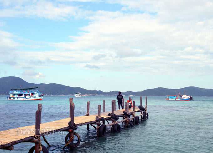  Việc di chuyển giữa các hòn đảo hầu hết bằng tàu