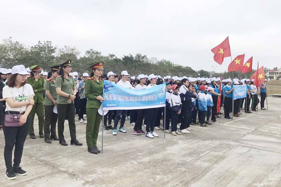 Hội LHPN huyện Đak Pơ tổ chức lễ mít tinh hưởng ứng chủ đề năm 2019 và triển khai hoạt động chào mừng ngày 8-3. Ảnh: N.B Hội LHPN huyện Đak Pơ tổ chức lễ mít tinh hưởng ứng chủ đề năm 2019 và triển khai hoạt động chào mừng ngày 8-3. Ảnh: N.B