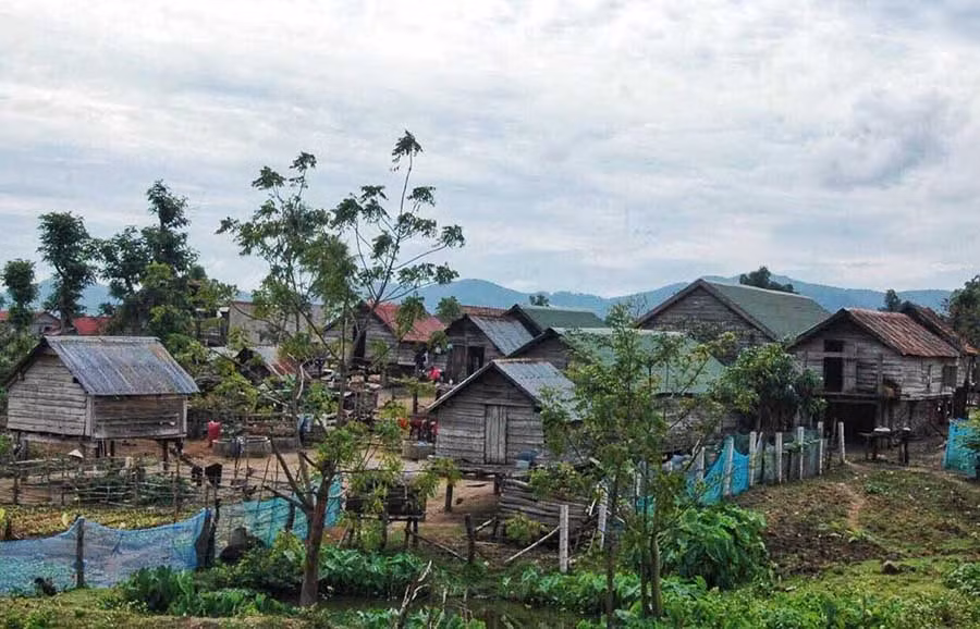  Dấu ấn văn hóa bản địa của vùng đất hạ lưu sông Ba thể hiện đậm đặc ở kiến trúc nhà ở. Ảnh: N.B