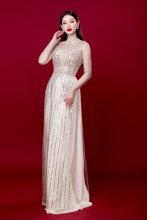 Áo dài đính kim sa phù hợp những bữa tiệc tối. Áo dài đính kim sa phù hợp những bữa tiệc tối.