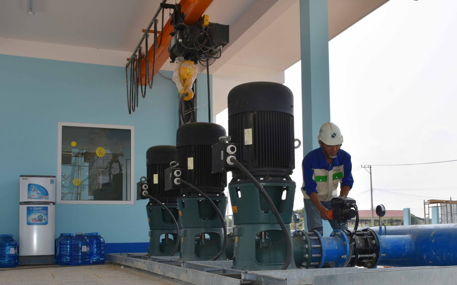 Trạm bơm nước cung cấp cho khách hàng. Ảnh: Phạm Sang
