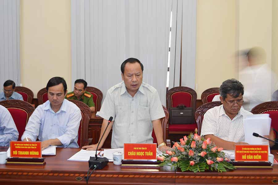 Đồng chí Châu Ngọc Tuấn-Phó Bí thư Tỉnh ủy báo cáo với Đoàn kiểm tra Trung ương về Kết luận 62.