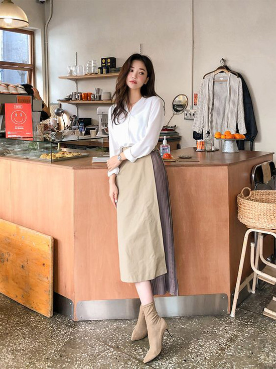 Vào những ngày làm việc gần cuối tuần, phái đẹp nên sử dụng các mẫu trang phục dáng rộng tạo cảm giác thoải mái và tự do.