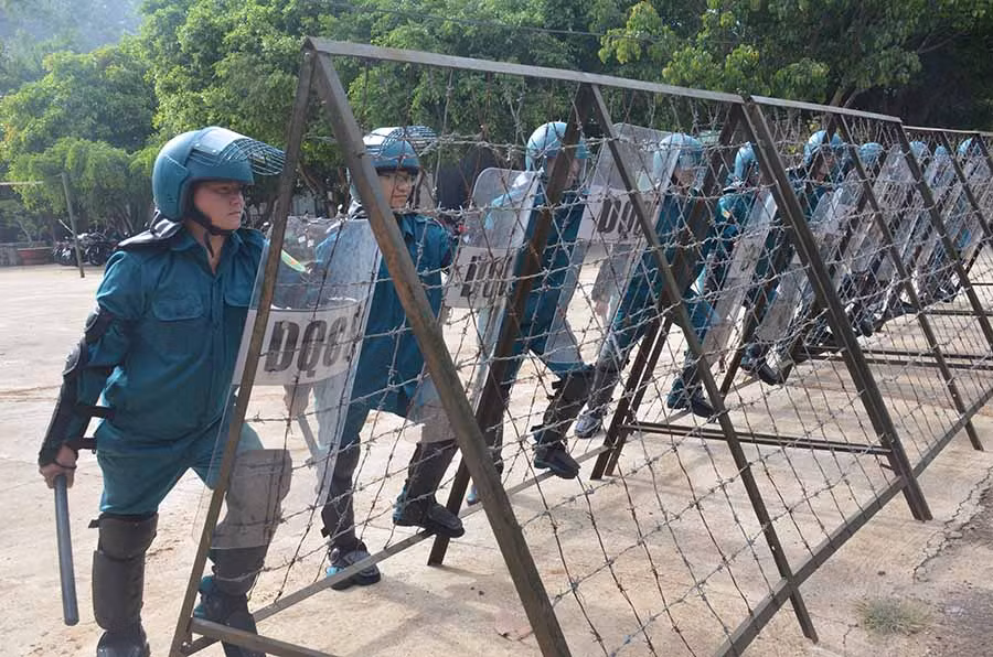  Lực lượng dân quân tự vệ tham gia huấn luyện. Ảnh: V.H