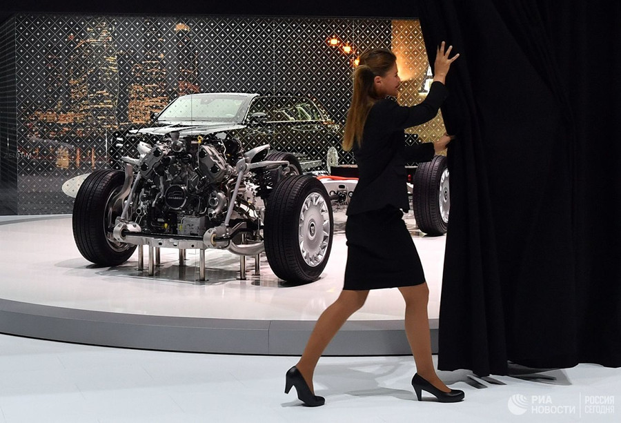  Động cơ, hệ truyền động và khung gầm Aurus Senat được giới thiệu cụ thể tại triển lãm ô tô Geneva 2019