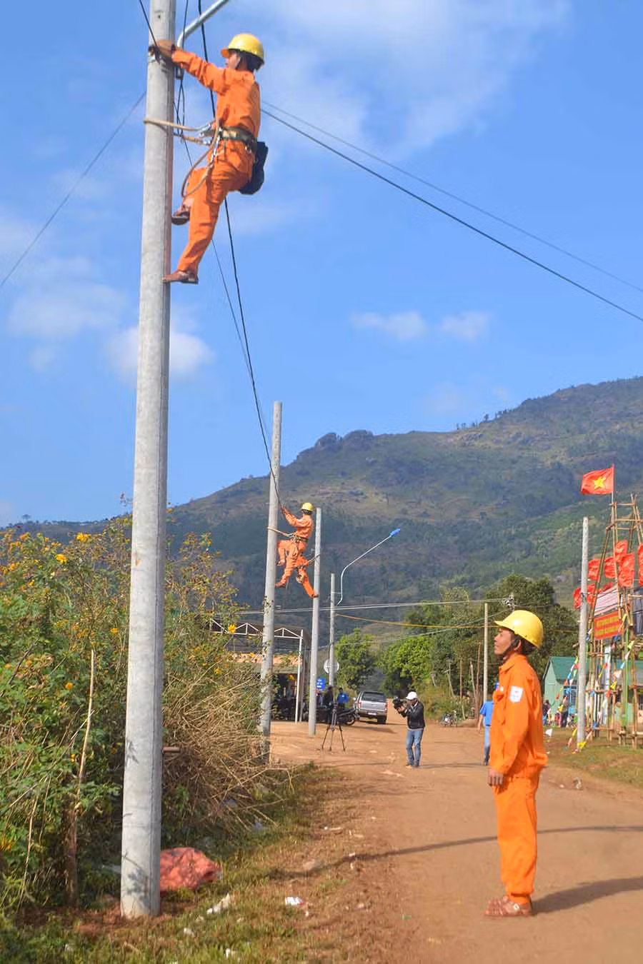  Theo Bộ Công thương, dự kiến giá điện sẽ điều chỉnh từ cuối tháng 3-2019. Ảnh: D.Q