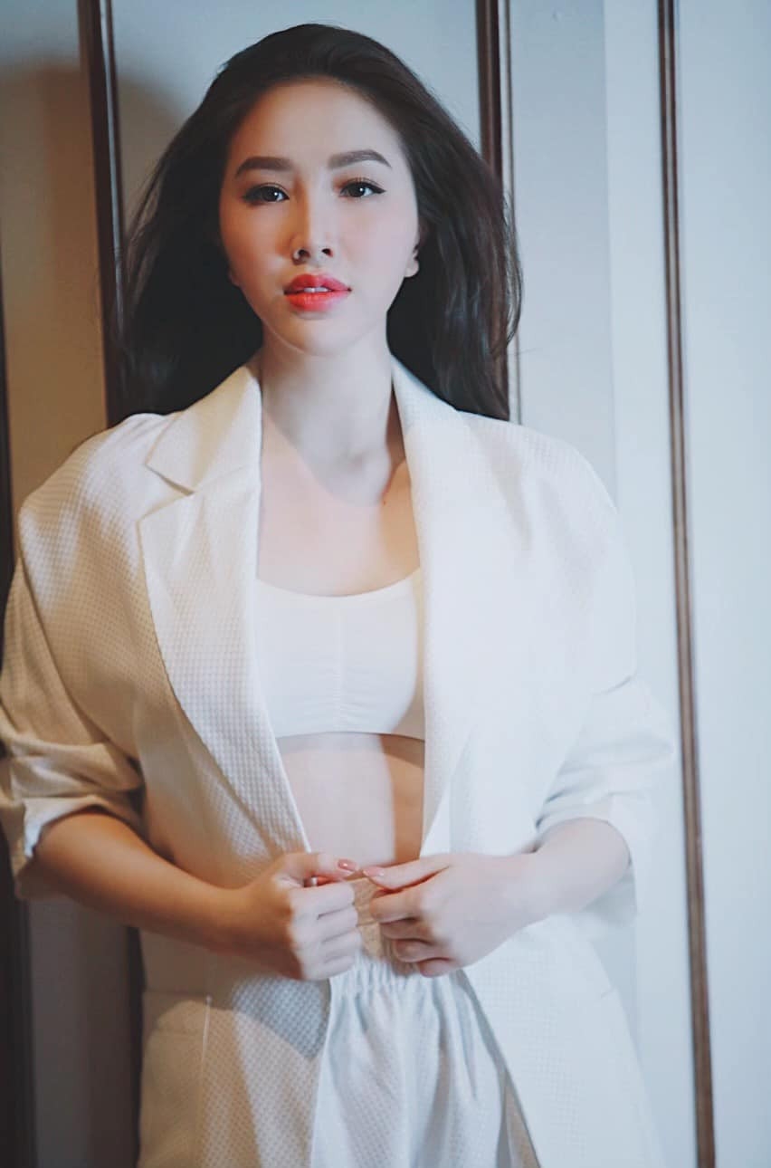 Bảo Thy đang cố gắng hoàn thành tốt song song 2 vai trò là ca sĩ và doanh nhân.