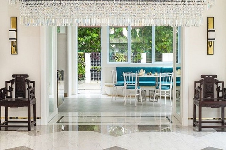 Vật gia bảo: Các đồ vật quý giá được truyền từ nhiều đời trước đến nay, như bộ đồng tiền cổ của gia đình Young trong phim, chính là minh chứng cho sự giàu sang phú quý. Vật gia bảo: Các đồ vật quý giá được truyền từ nhiều đời trước đến nay, như bộ đồng tiền cổ của gia đình Young trong phim, chính là minh chứng cho sự giàu sang phú quý.