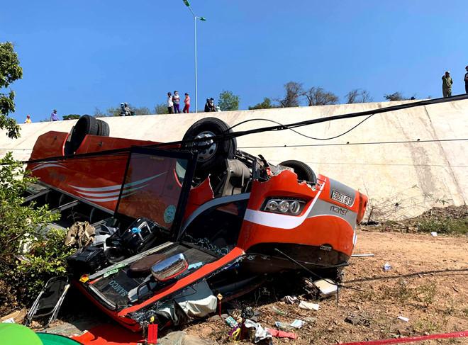 Chiếc xe hư hỏng nặng sau tai nạn. Ảnh: Tuấn Kiệt.