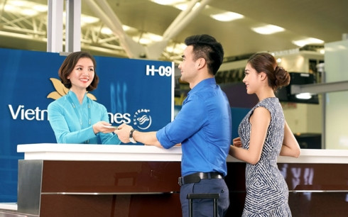 Các hãng hàng không thường “tung” ra nhiều khuyến mại hấp dẫn vào mùa Hè, nổi bật là chương trình “Chào hè” vào tháng 3 hằng năm của Vietnam Airlines. Các hãng hàng không thường “tung” ra nhiều khuyến mại hấp dẫn vào mùa Hè, nổi bật là chương trình “Chào hè” vào tháng 3 hằng năm của Vietnam Airlines.