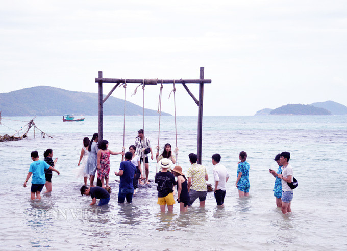  Du khách đi theo nhóm rất ưa thích đến Nam Du bởi những hoạt động hòa với thiên nhiên hấp dẫn. 