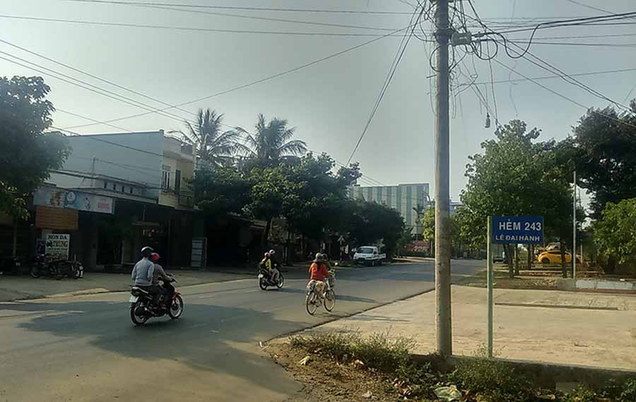 Một đoạn đường Lê Đại Hành (TP. Pleiku). Ảnh: N.T  Một đoạn đường Lê Đại Hành (TP. Pleiku). Ảnh: N.T