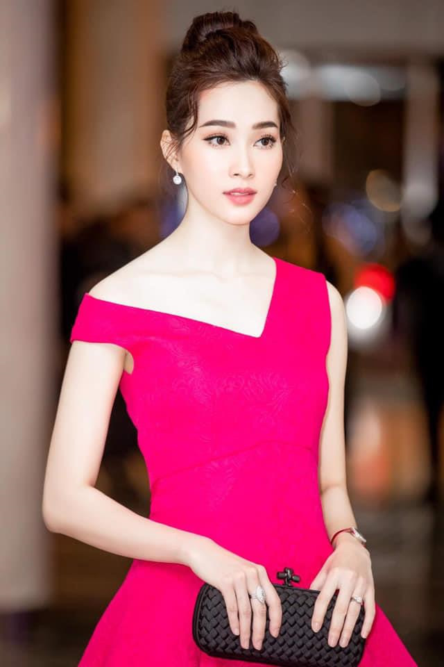  Cô giữ vững hình ảnh Hoa hậu Việt Nam trong mắt công chúng khi luôn xuất hiện với vẻ ngoài chỉn chu, đầu tư kỹ lưỡng và trung thành với phong cách điệu đà, nữ tính. Thu Thảo có lẽ là Hoa hậu Việt Nam thuần chất nhất từ trước đến nay.