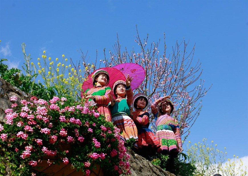  …chuyến hành hương lên Fansipan mùa này có lẽ là chuyến đi đặc biệt mà nếu bỏ lỡ, nhiều người sẽ thấy lạc mất cả một mùa xuân. (Ảnh: CTV)