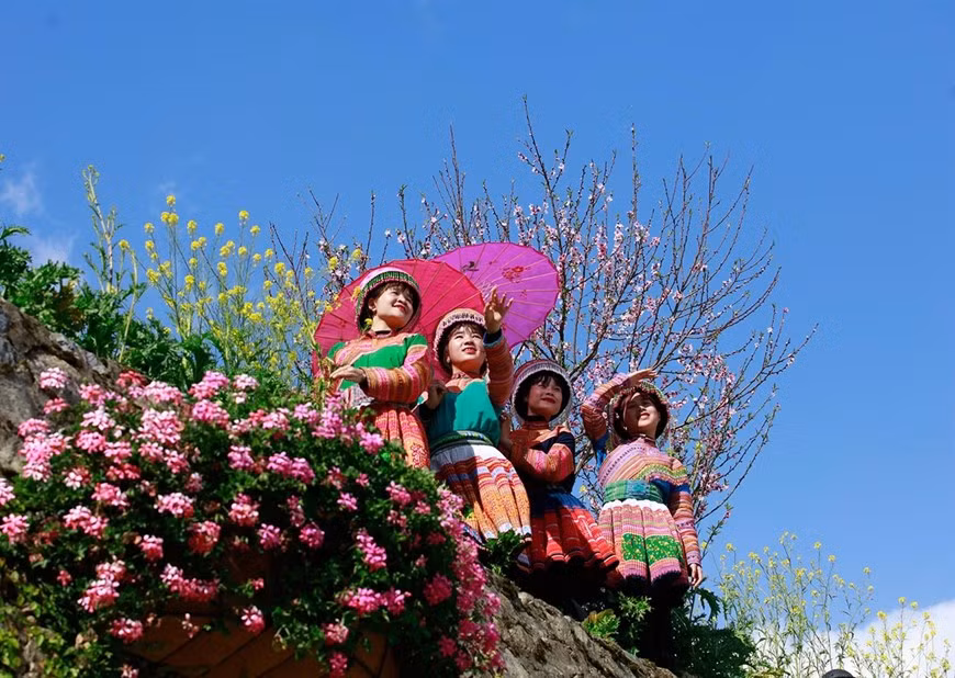  …chuyến hành hương lên Fansipan mùa này có lẽ là chuyến đi đặc biệt mà nếu bỏ lỡ, nhiều người sẽ thấy lạc mất cả một mùa xuân. (Ảnh: CTV)