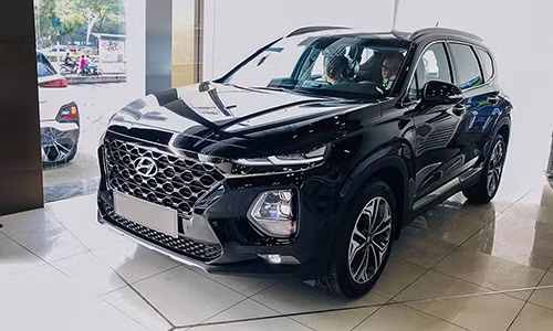 Hyundai Santa Fe 2019 tại một đại lý ở TP HCM.