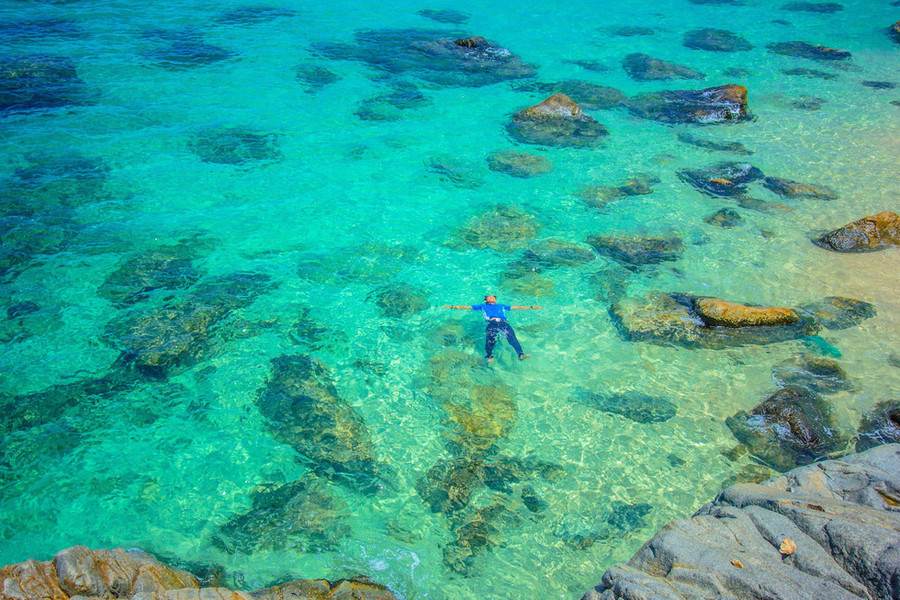 Thư giãn giữa dòng nước trong xanh