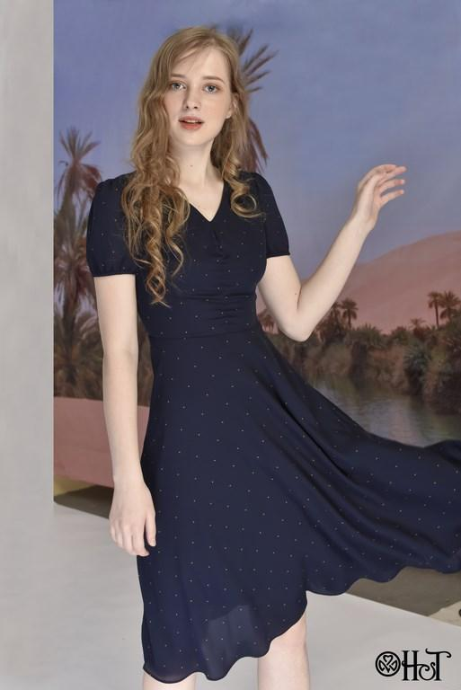 Các mẫu thiết kế vải chấm bi ngày nay có tính ứng dụng cao, bạn có thể diện đi làm, dạo phố hay tiệc đêm.