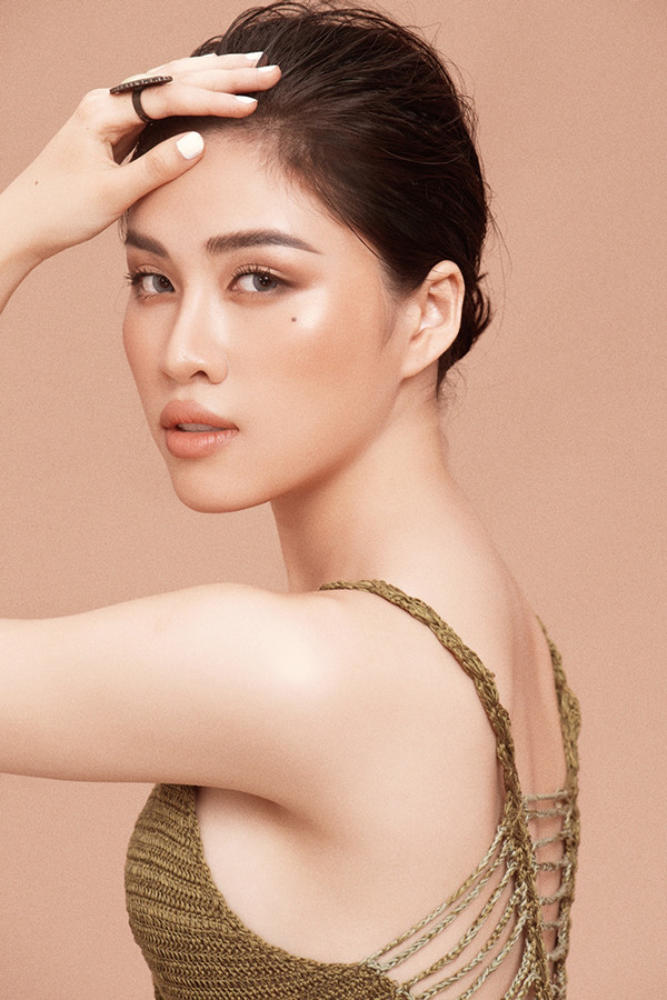 Thanh Huyền được biết đến khi làm MC cho loạt chương trình, sự kiện lớn. Cô thu hút không chỉ bởi lối dẫn dắt duyên dáng mà còn được chú ý bởi hình ảnh, phong cách thanh lịch. Thanh Huyền được biết đến khi làm MC cho loạt chương trình, sự kiện lớn. Cô thu hút không chỉ bởi lối dẫn dắt duyên dáng mà còn được chú ý bởi hình ảnh, phong cách thanh lịch.