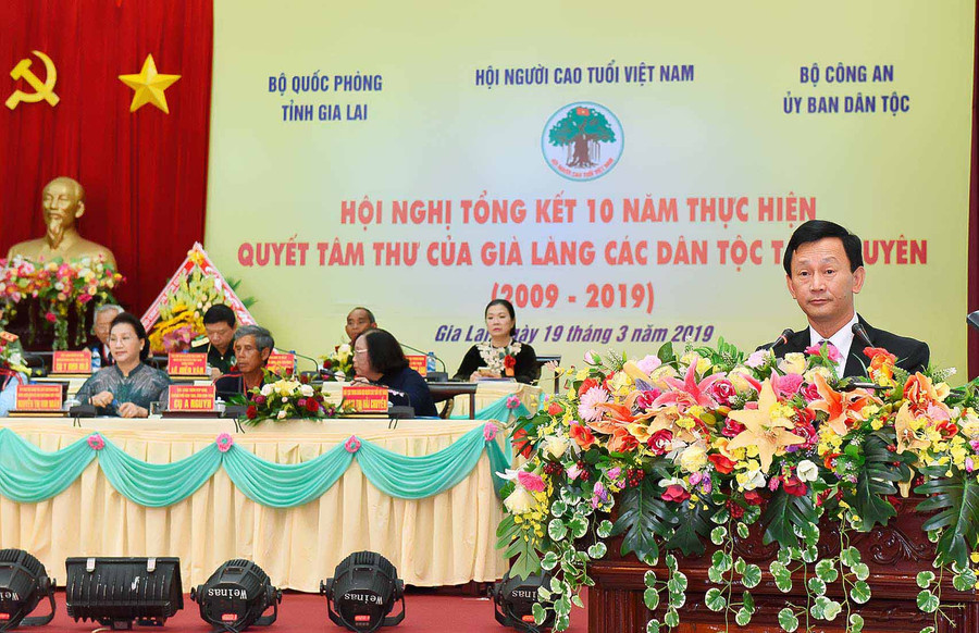 Đồng chí Dương Văn Trang-Ủy viên Ban chấp hành Trung ương Đảng, Bí thư Tỉnh ủy, Chủ tịch HĐND tỉnh Gia Lai phát biểu tại Hội nghị. Ảnh: Đức Thụy