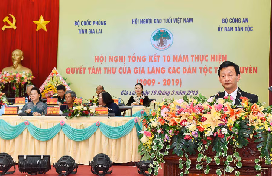 Đồng chí Dương Văn Trang-Ủy viên Ban chấp hành Trung ương Đảng, Bí thư Tỉnh ủy, Chủ tịch HĐND tỉnh Gia Lai phát biểu tại Hội nghị. Ảnh: Đức Thụy