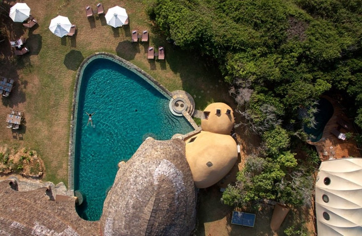 Cảnh khu nghỉ mát khi nhìn từ trên cao.