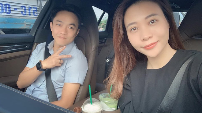 Cường Đô La cũng cởi mở hơn trong việc trả lời bình luận tiêu cực hướng về mình từ cư dân mạng. Một cư dân mạng hỏi: “Cường không có nhiều tiền thì lắm đứa xinh lấy nó không?”. Ngay sau đó, Đàm Thu Trang gọi đây là “người đàn ông mặc váy”. Cường Đô La dặn vợ: “Kệ đi mình à”. Khi một ý kiến đặt câu hỏi: “Trang sắp chia tay anh Cường chưa?”, chồng cũ Hồ Ngọc Hà viết: “Sống phải có tư cách em nhé. Chúc em làm người thành công, anh Quốc Cường”. Cường Đô La cũng cởi mở hơn trong việc trả lời bình luận tiêu cực hướng về mình từ cư dân mạng. Một cư dân mạng hỏi: “Cường không có nhiều tiền thì lắm đứa xinh lấy nó không?”. Ngay sau đó, Đàm Thu Trang gọi đây là “người đàn ông mặc váy”. Cường Đô La dặn vợ: “Kệ đi mình à”. Khi một ý kiến đặt câu hỏi: “Trang sắp chia tay anh Cường chưa?”, chồng cũ Hồ Ngọc Hà viết: “Sống phải có tư cách em nhé. Chúc em làm người thành công, anh Quốc Cường”.