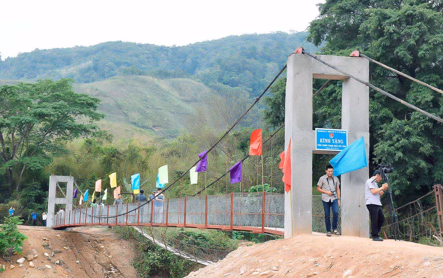 Cầu dân sinh bắt quá suối Đăk Pne hoàn thành và đưa vào sử dụng. Ảnh: Đức Thụy