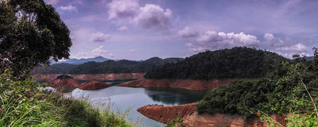 Một ngôi làng nhỏ ở Kerala, Gavi là một địa điểm du lịch sinh thái đã được liệt kê là một trong những địa điểm không thể bỏ qua ở Ấn Độ bởi chuyên gia du lịch nổi tiếng thế giới, Alistair International. 
