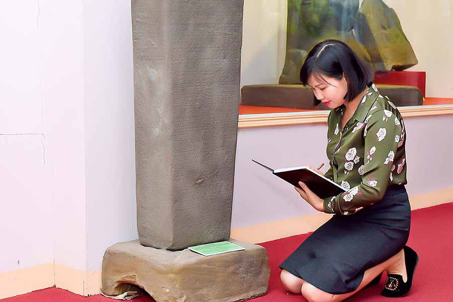  Bản sao Bia đá Drang Lai tại Bảo tàng tỉnh Gia Lai. Ảnh: Đ.T