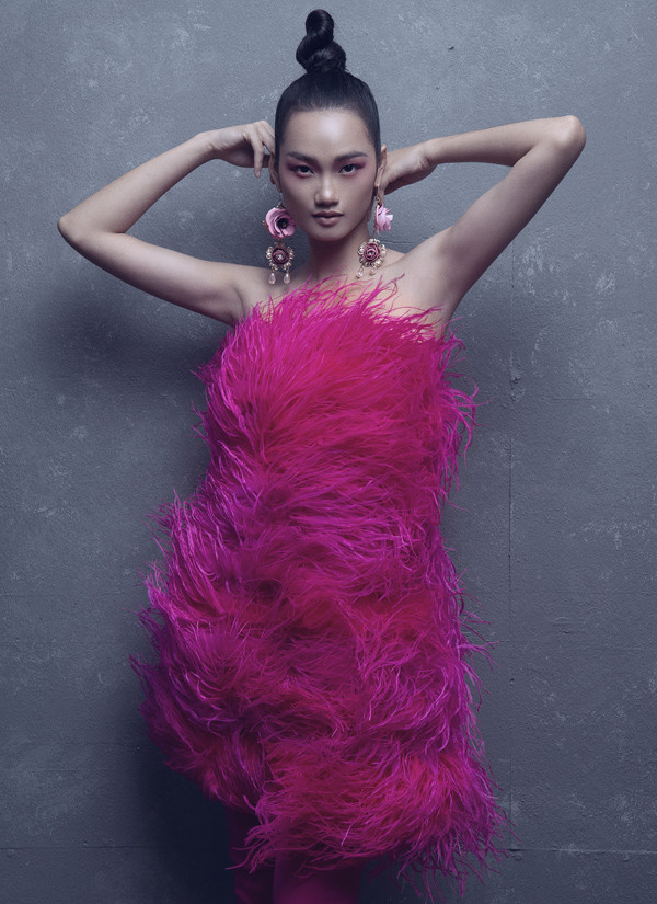 Mang dấu ấn cá nhân nhưng "Mix & Match" cũng thể hiện được xu hướng, giá trị toàn cầu mà thời trang hướng tới - sự bền vững - nhờ 3 ưu điểm: thiết kế có thể sử dụng trong thời gian dài, thiết kế liên mùa không lỗi mốt, thiết kế có thể mặc theo nhiều phong cách. Mang dấu ấn cá nhân nhưng