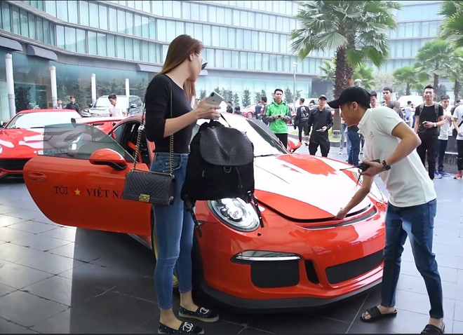 Cường Đô La xuất hiện cùng Đàm Thu Trang tại sự kiện Car & Passion 2018. Trong suốt 7 năm qua, đây là lần đầu tiên anh tham gia hành trình siêu xe cùng bạn gái. Anh và cô trải nghiệm chuyến đi dài 1.500 km. Hai người còn mong muốn sớm có con. Nhiều cư dân mạng nhận xét với Đàm Thu Trang và Cường Đô La xác định "yêu là cưới" ngay sau khi hẹn hò. Cường Đô La xuất hiện cùng Đàm Thu Trang tại sự kiện Car & Passion 2018. Trong suốt 7 năm qua, đây là lần đầu tiên anh tham gia hành trình siêu xe cùng bạn gái. Anh và cô trải nghiệm chuyến đi dài 1.500 km. Hai người còn mong muốn sớm có con. Nhiều cư dân mạng nhận xét với Đàm Thu Trang và Cường Đô La xác định