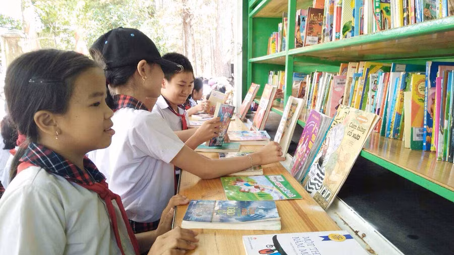 Đông đảo học sinh tham gia ngày hội đọc sách. Ảnh: Hà Phương