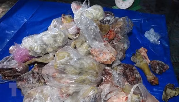 1 tấn thịt lợn bị lở mồm long móng chuẩn bị đưa vào chợ đầu mối Bình Điền tiêu thụ. Ảnh minh họa. (Ảnh: Đậu Tất Thành/TTXVN)